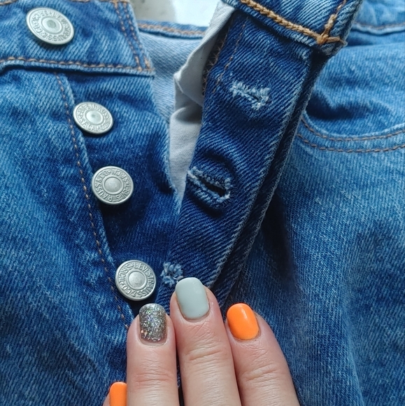 Levi's High-Waisted 501 Button Fly Jeans - Picture 3 of 10